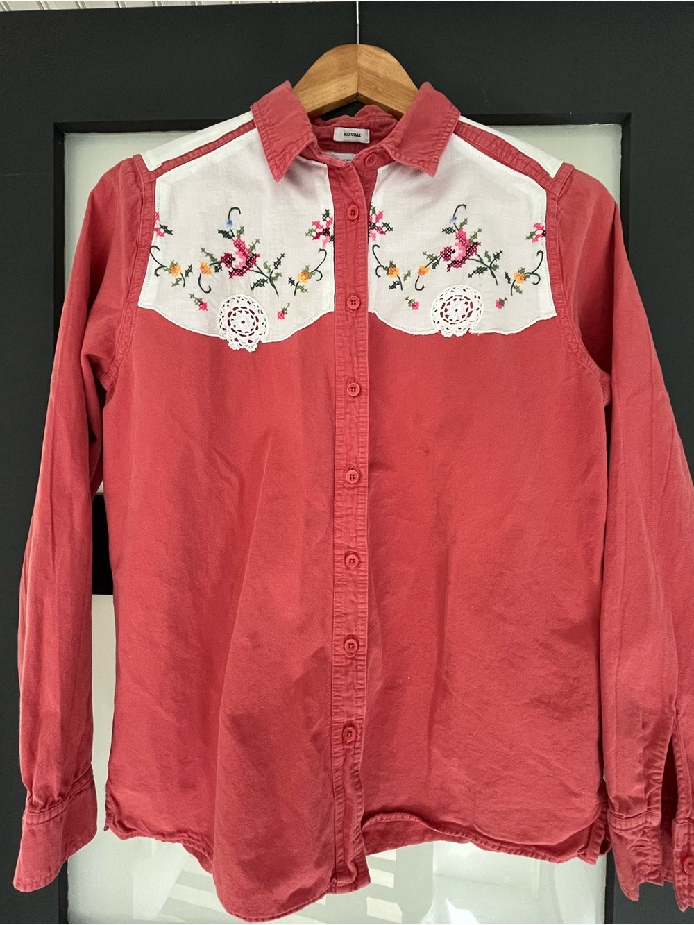 Upcycled cotton Shirt with vintage cross stitch details S - Picture 2 of 7